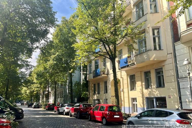 Hausansicht, Straße vor dem Haus