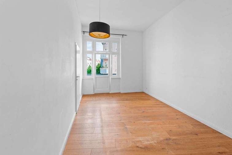 Zimmer mit Balkon