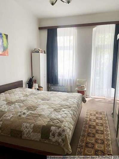 Zimmer mit Balkonzugang