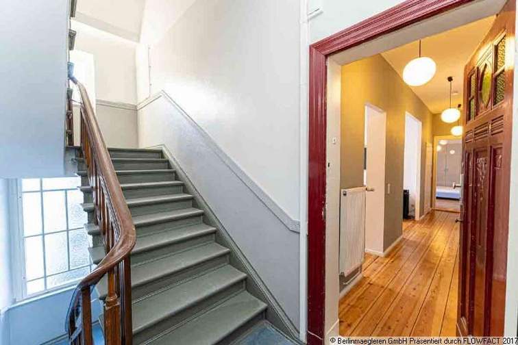 Treppenhaus, Wohnungseingang