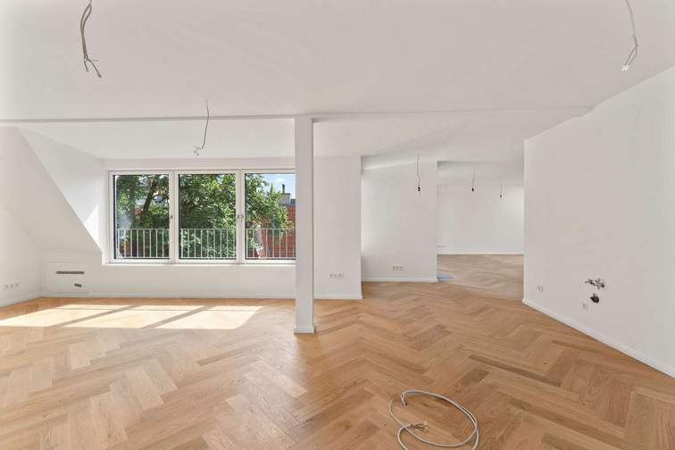 Wohnzimmer mit offener Küche