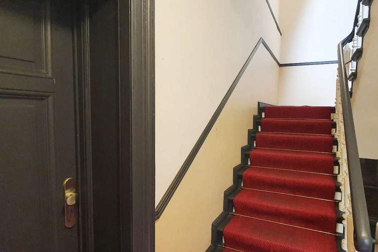 Treppenhaus im Seitenflügel