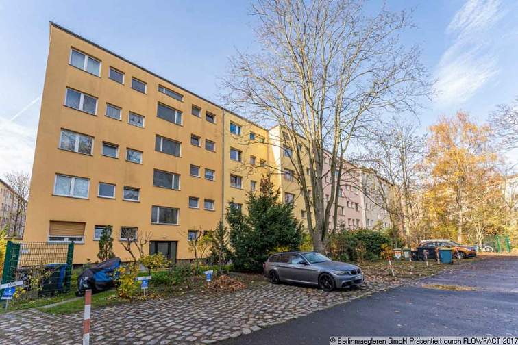 Parkplätze auf dem Hof