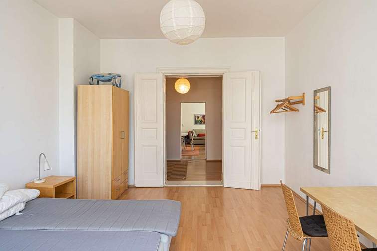 Schlafzimmer 1