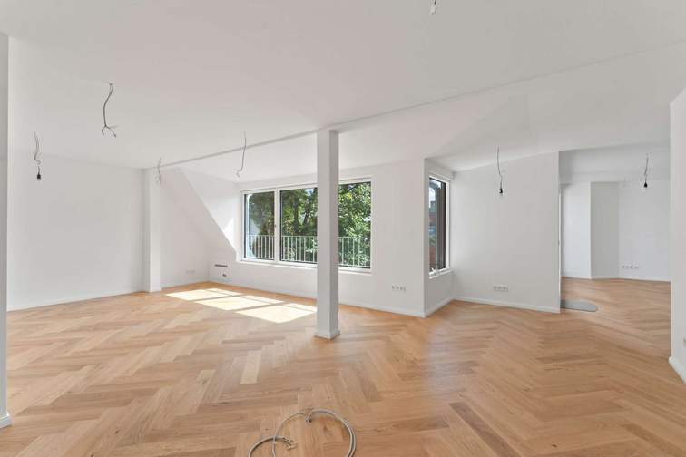 Wohnzimmer mit offener Küche