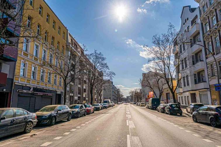 Straße vor dem Haus