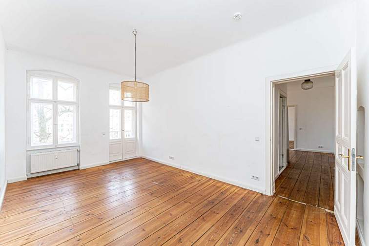 Room 5 with balcony access 2