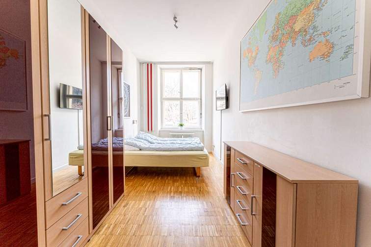 Schlafzimmer 1