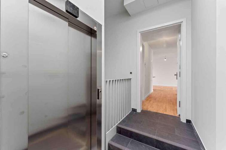 Aufzug, Eingang Musterwohnung