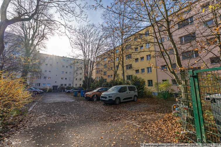 Parkplätze auf dem Hof