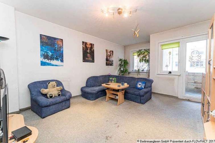 Wohnzimmer mit Balkonzugang