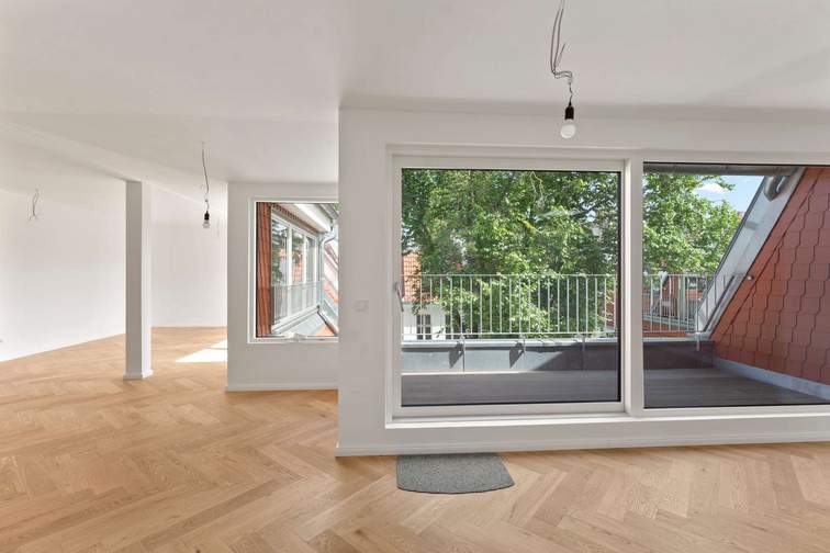 Wohnzimmer mit offener Küche