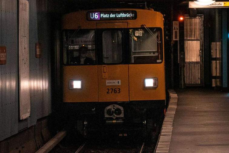 U-Bahn zum Platz der Luftbrücke