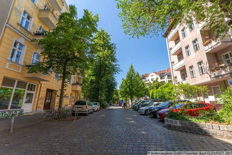Straße vor dem Haus