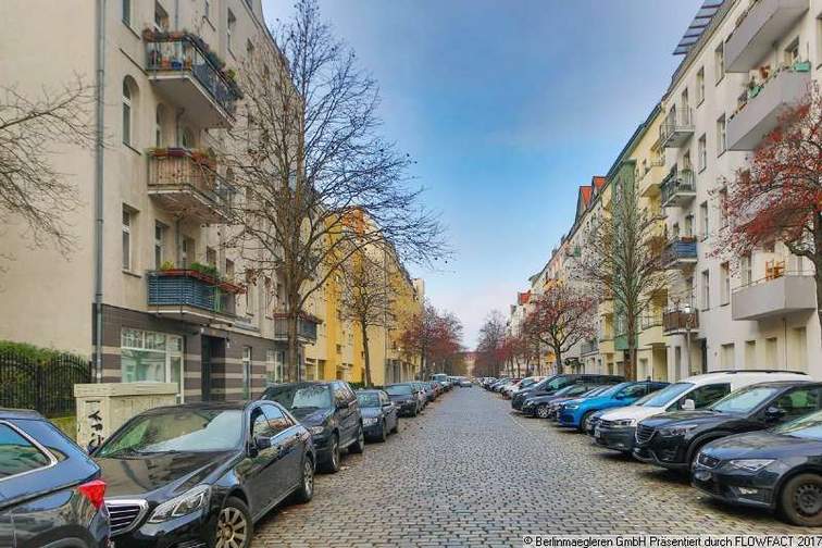 Straße vor dem Haus