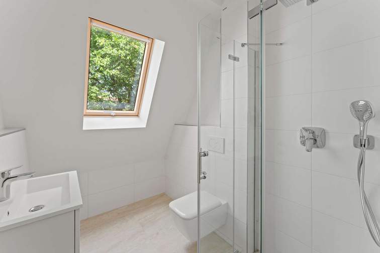 Badezimmer mit Dusche