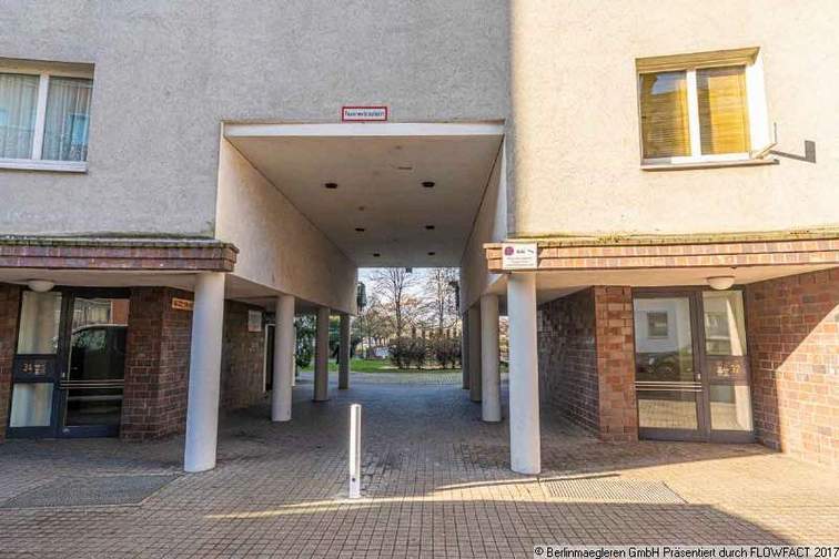 Durchgang zur Wohnanlage