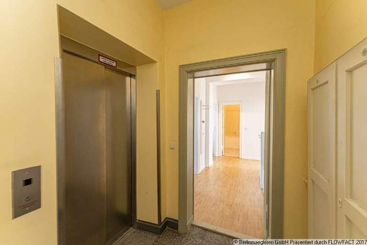 Aufzug, Wohnungseingang