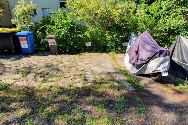 Parkplatz auf dem Hof