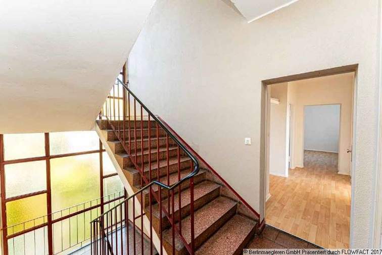 Treppenhaus, Wohnungseingang