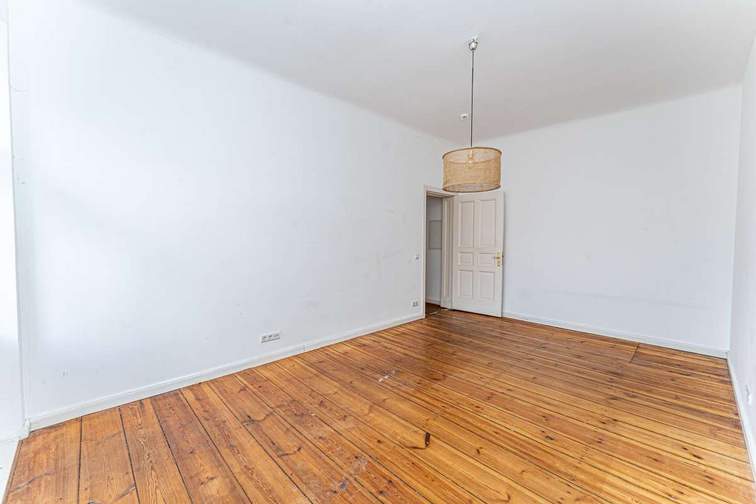 Room 5 with balcony access 2