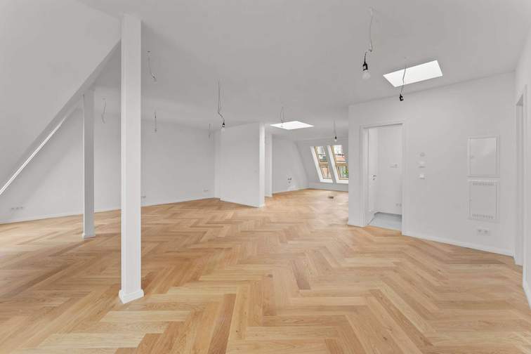Wohnzimmer mit offener Küche