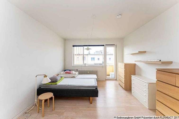 Zimmer mit Balkon
