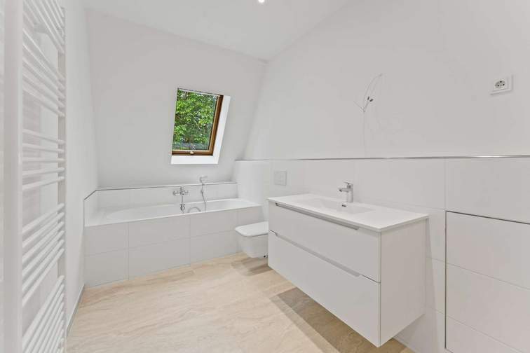 Badezimmer mit Badewanne