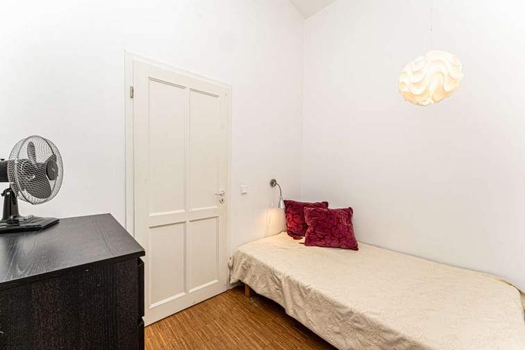 Schlafzimmer 1