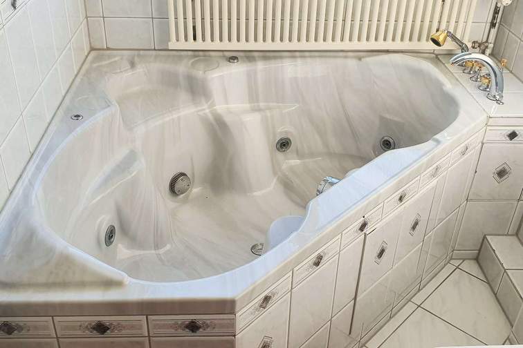 Bathtub